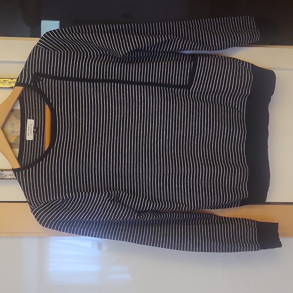 Light knit Parisian long sleeve white and blue top XS/S